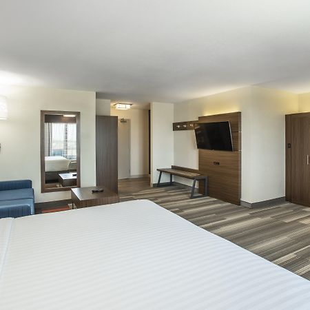 Holiday Inn Express & Suites Medicine Hat By Ihg Экстерьер фото