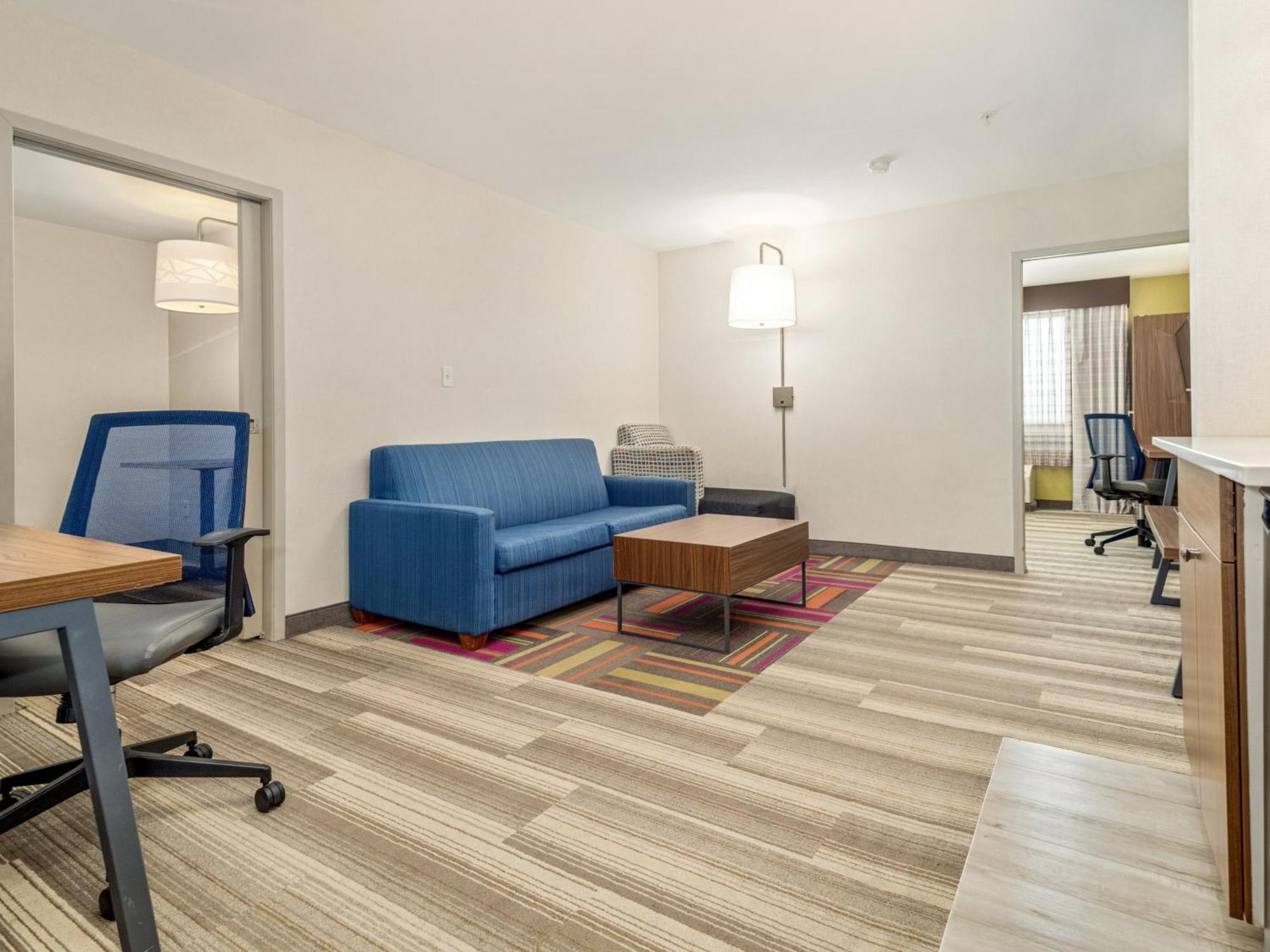 Holiday Inn Express & Suites Medicine Hat By Ihg Экстерьер фото
