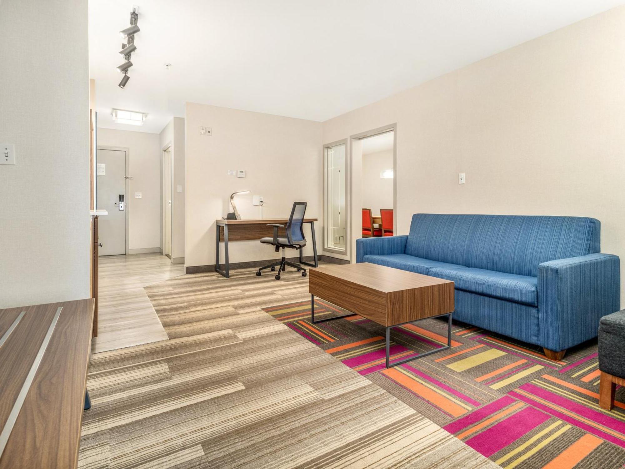 Holiday Inn Express & Suites Medicine Hat By Ihg Экстерьер фото