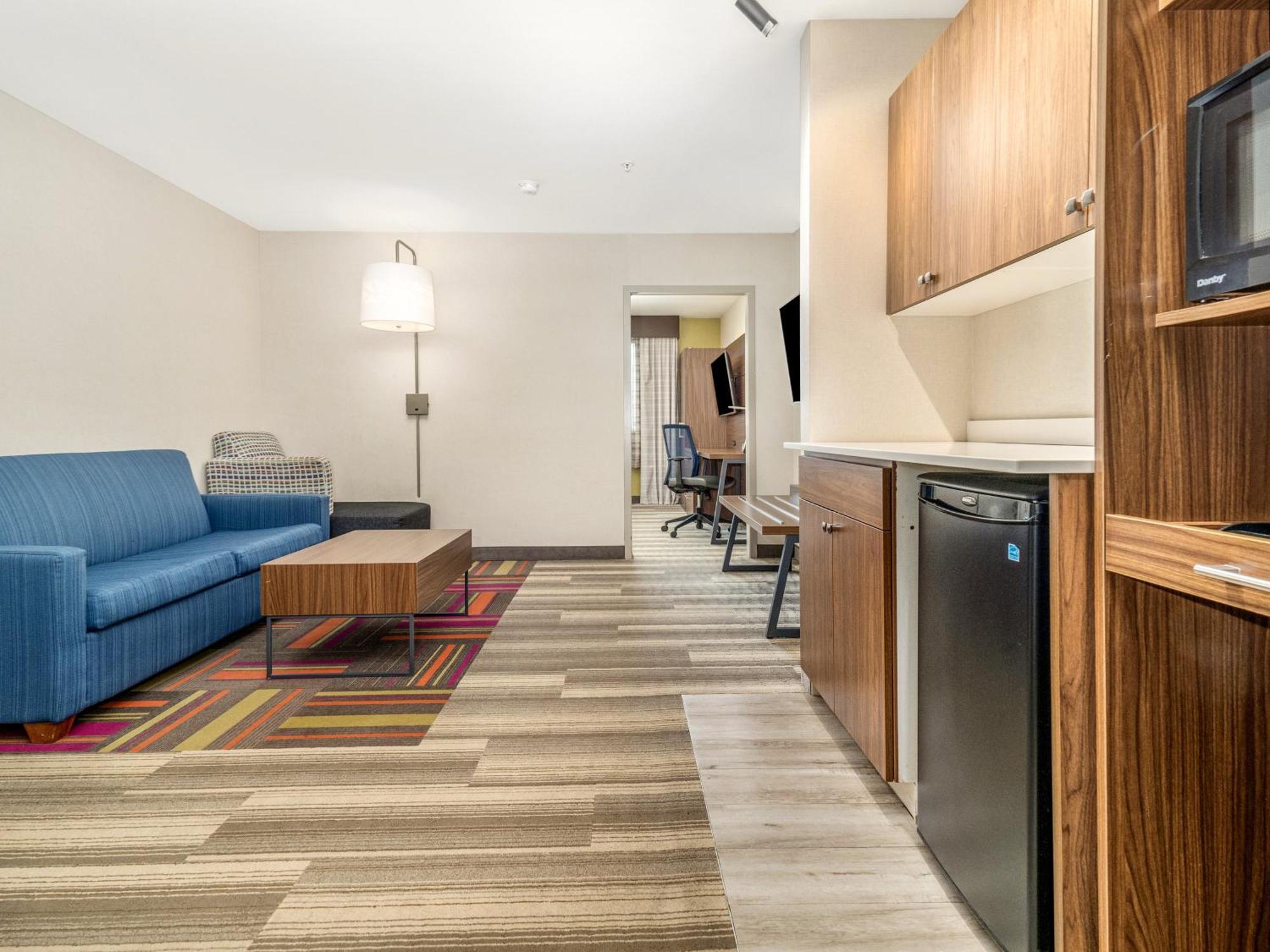 Holiday Inn Express & Suites Medicine Hat By Ihg Экстерьер фото
