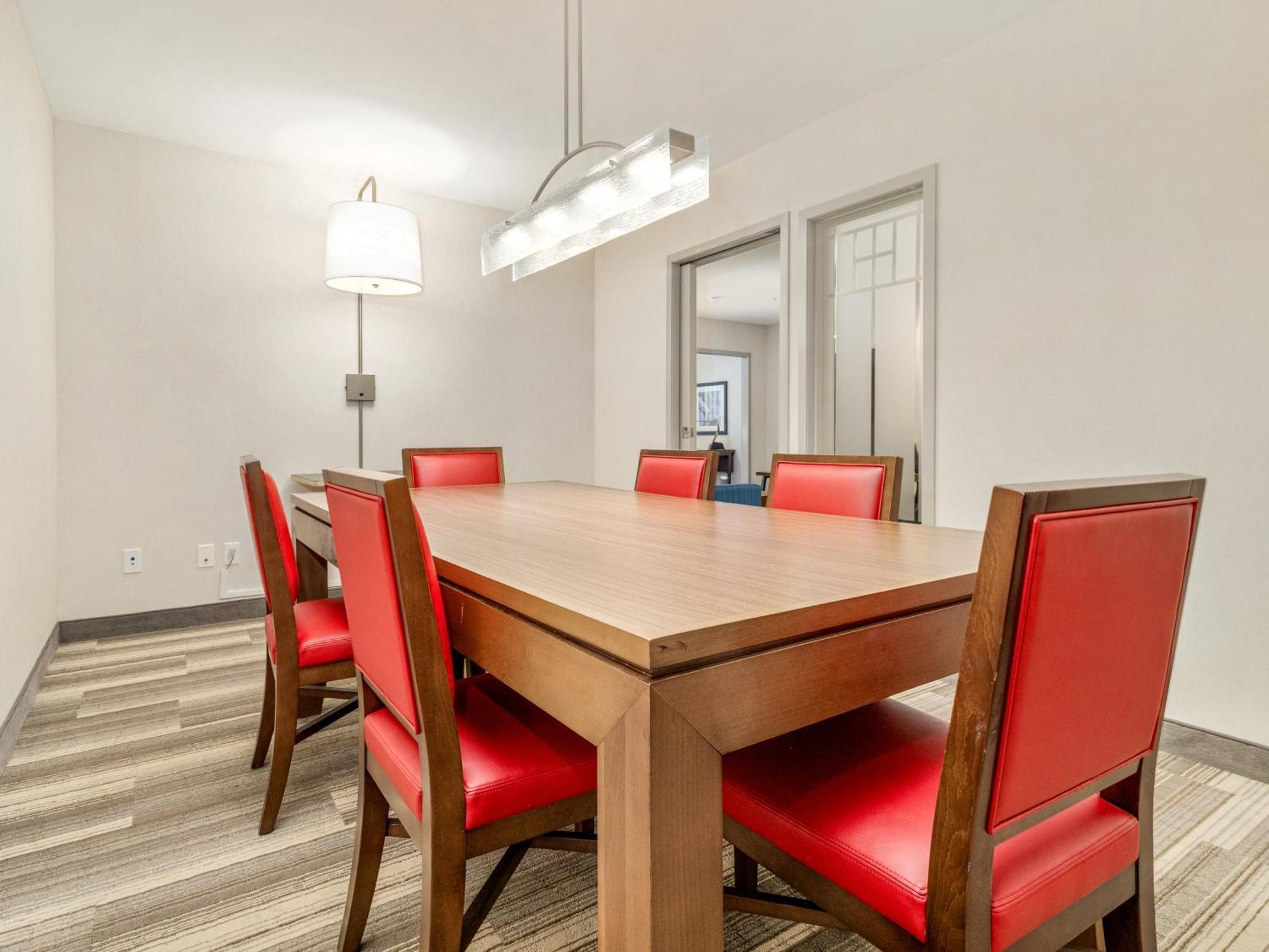 Holiday Inn Express & Suites Medicine Hat By Ihg Экстерьер фото