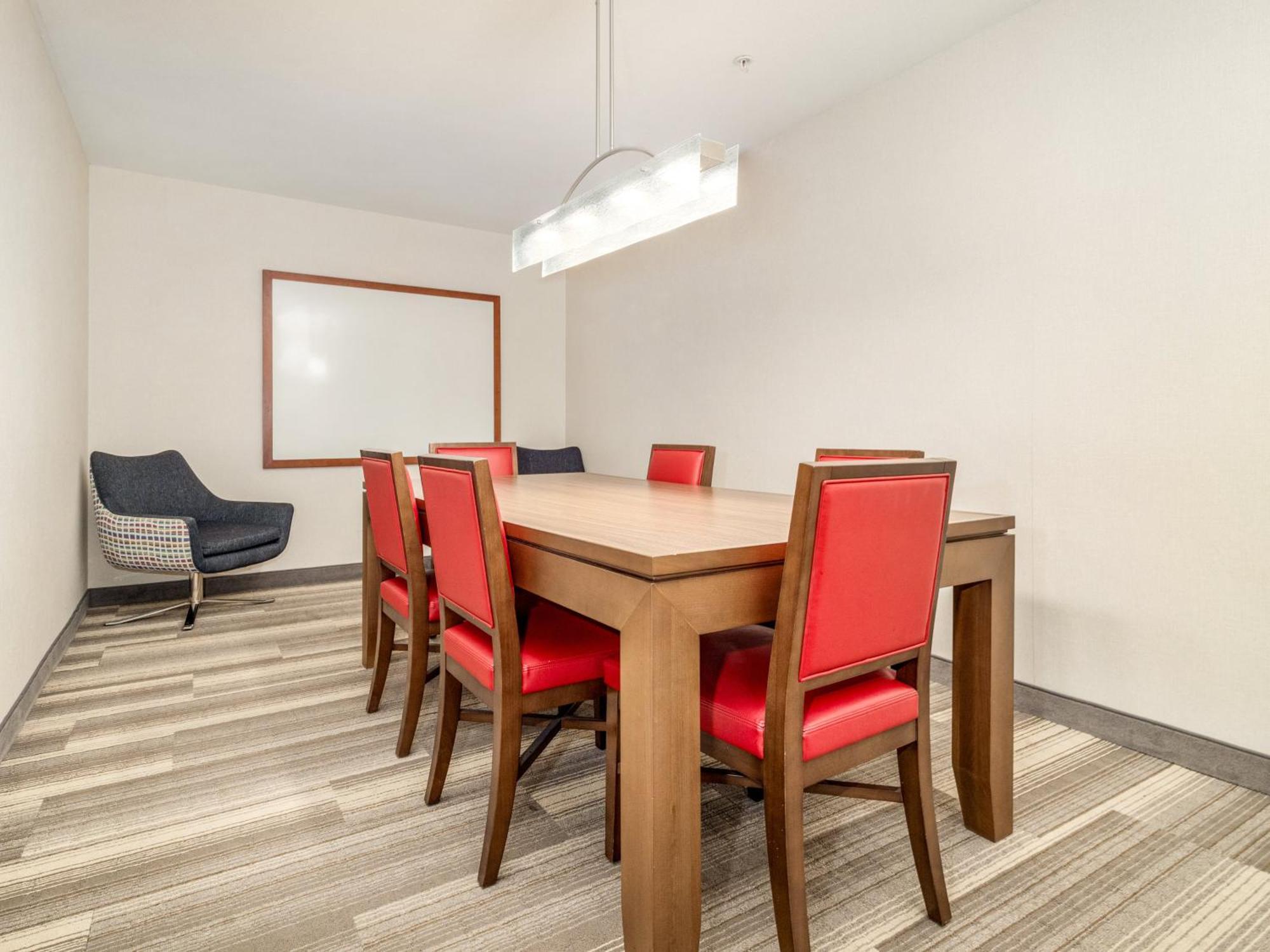 Holiday Inn Express & Suites Medicine Hat By Ihg Экстерьер фото