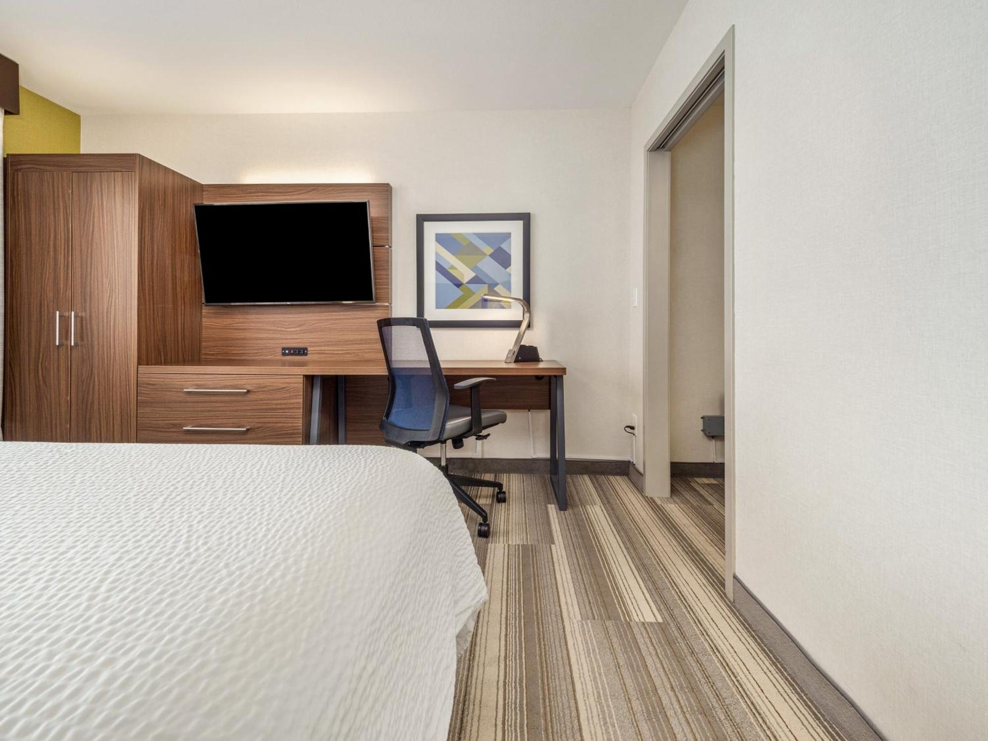 Holiday Inn Express & Suites Medicine Hat By Ihg Экстерьер фото