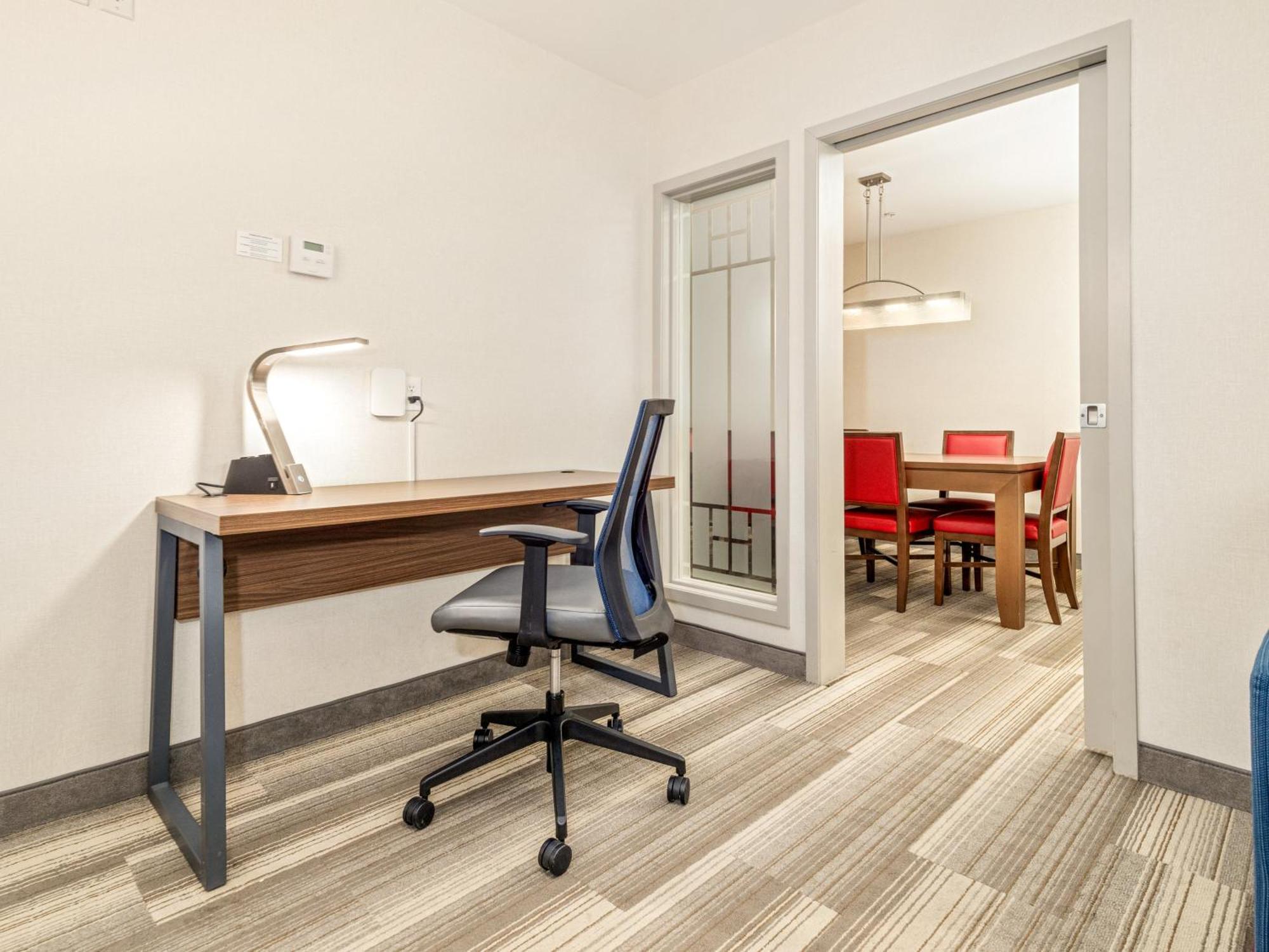 Holiday Inn Express & Suites Medicine Hat By Ihg Экстерьер фото