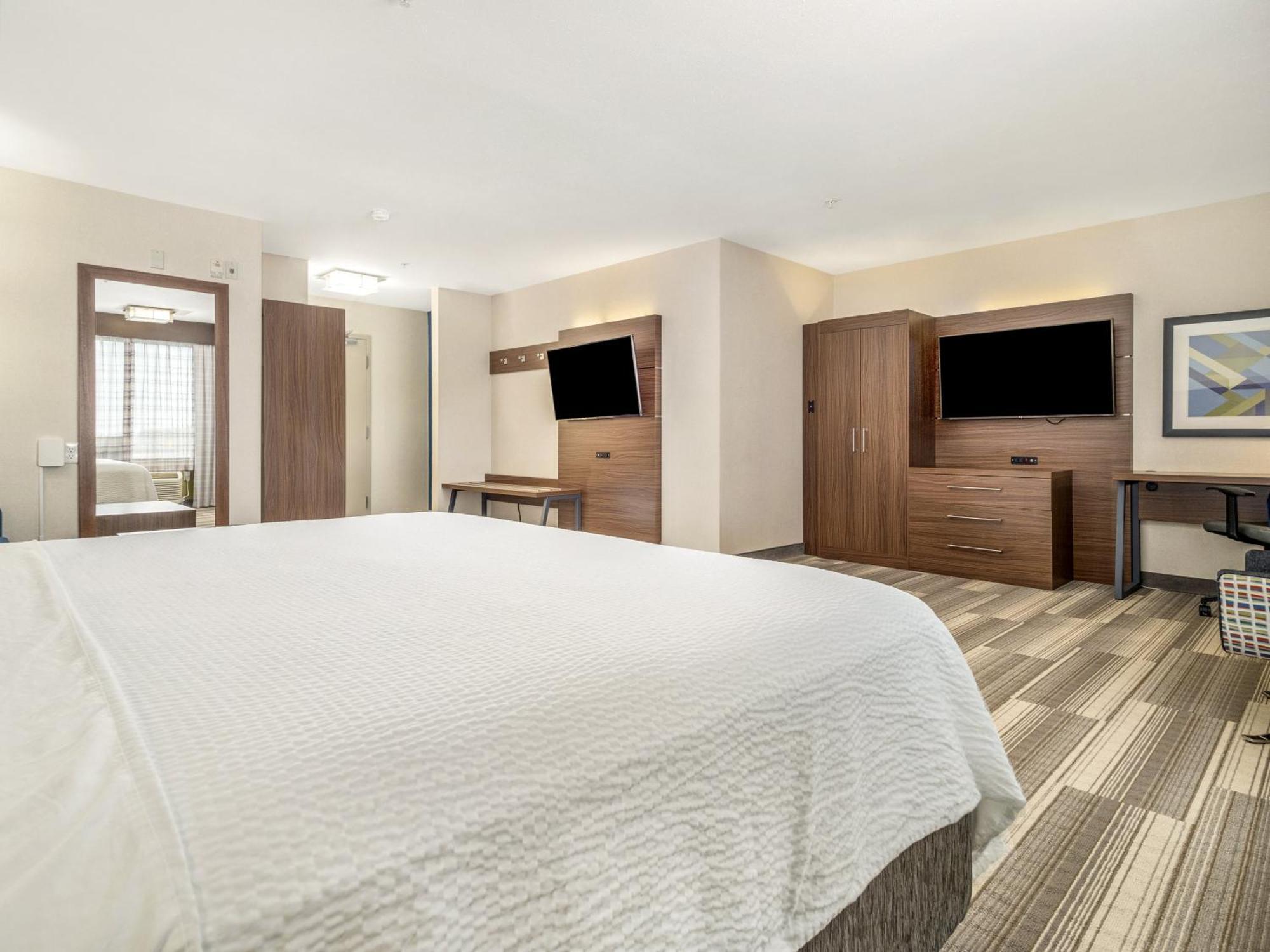 Holiday Inn Express & Suites Medicine Hat By Ihg Экстерьер фото