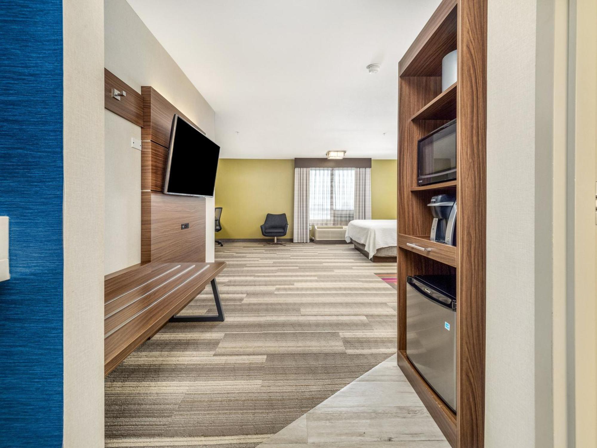 Holiday Inn Express & Suites Medicine Hat By Ihg Экстерьер фото