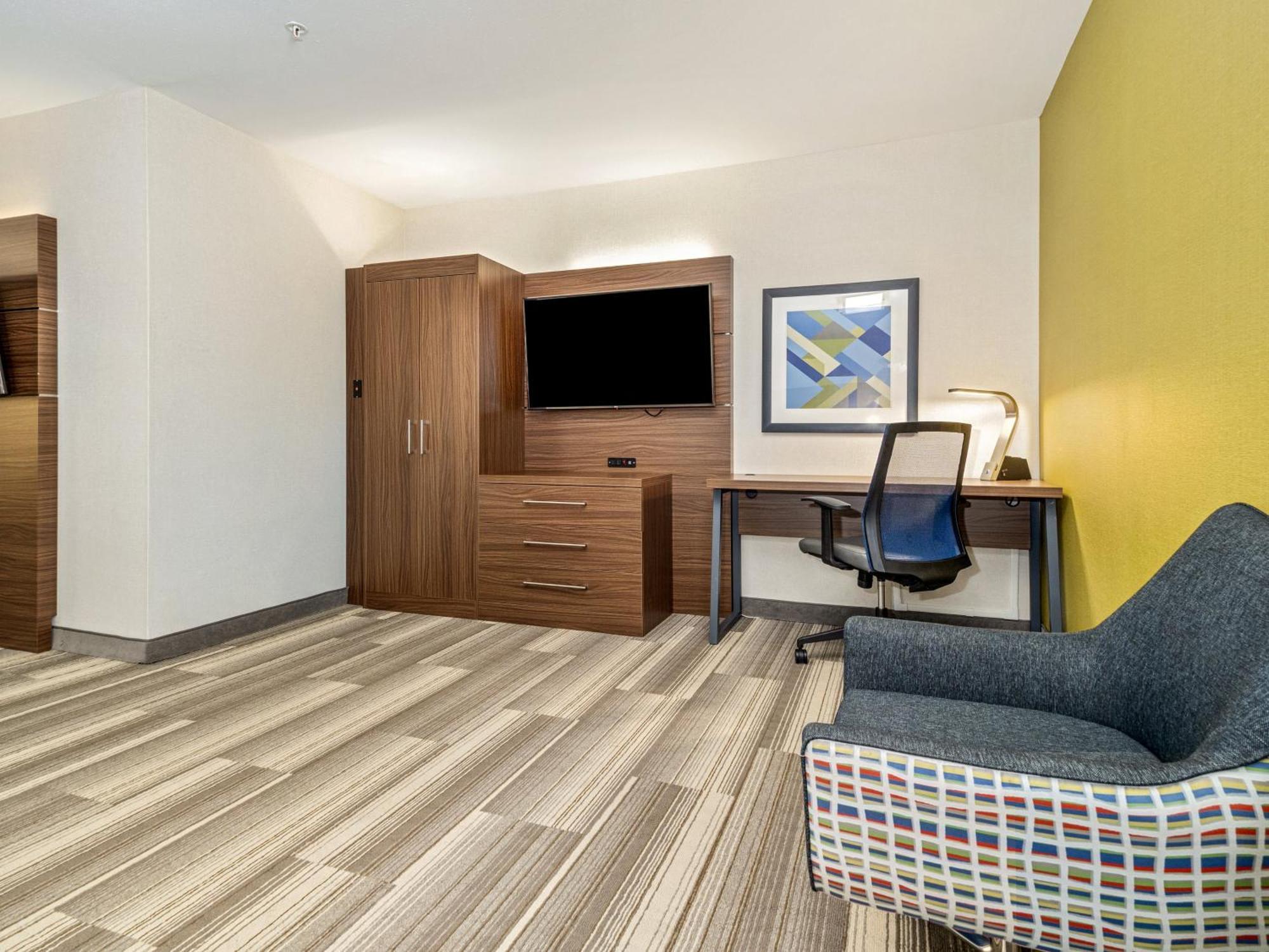 Holiday Inn Express & Suites Medicine Hat By Ihg Экстерьер фото