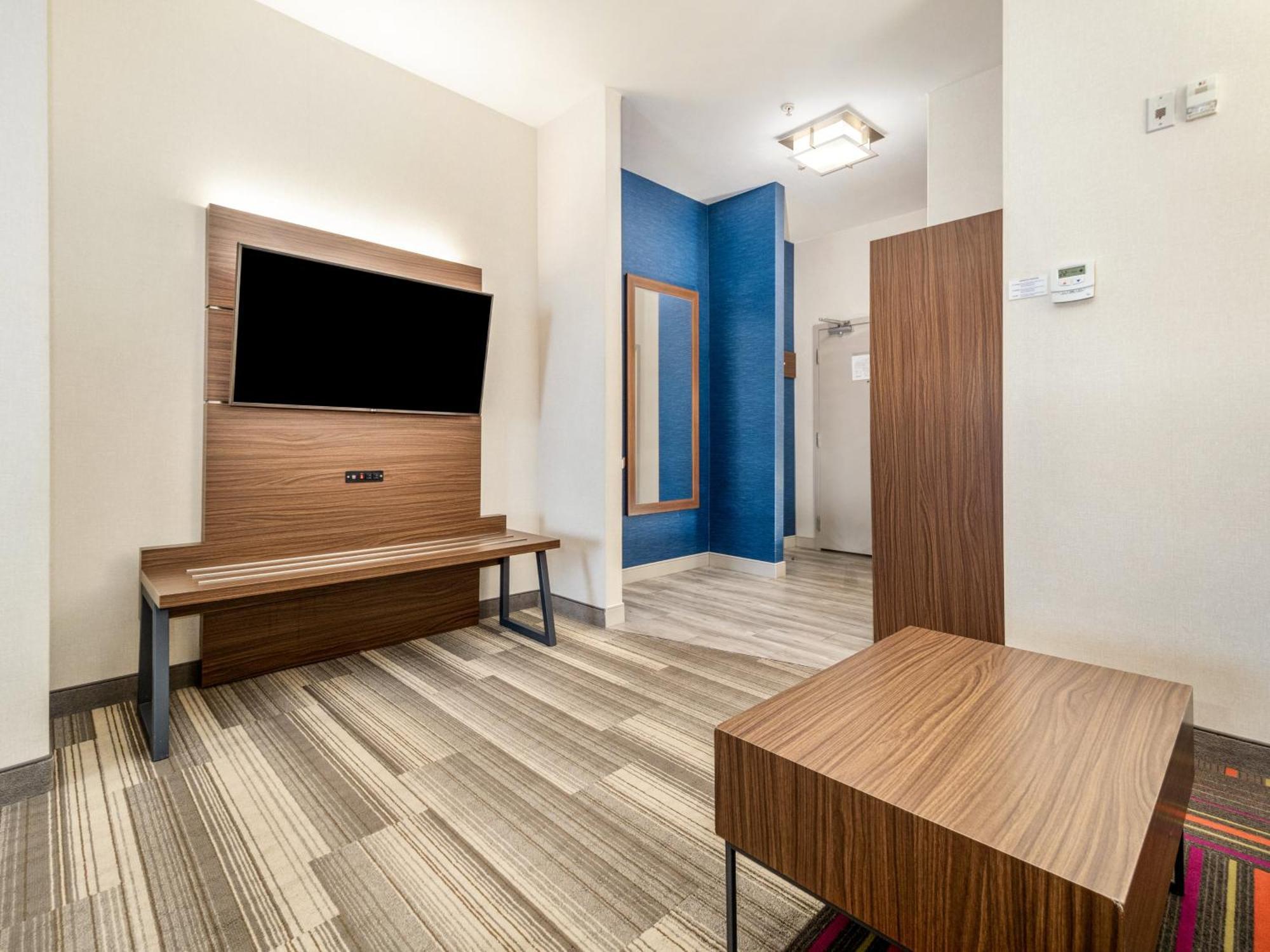 Holiday Inn Express & Suites Medicine Hat By Ihg Экстерьер фото