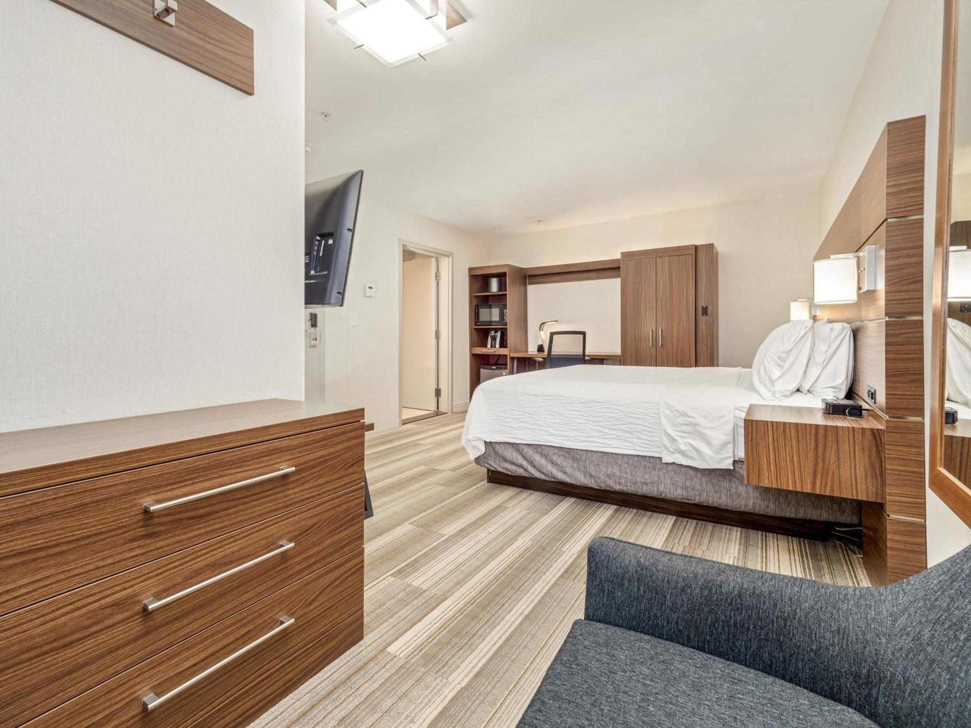 Holiday Inn Express & Suites Medicine Hat By Ihg Экстерьер фото