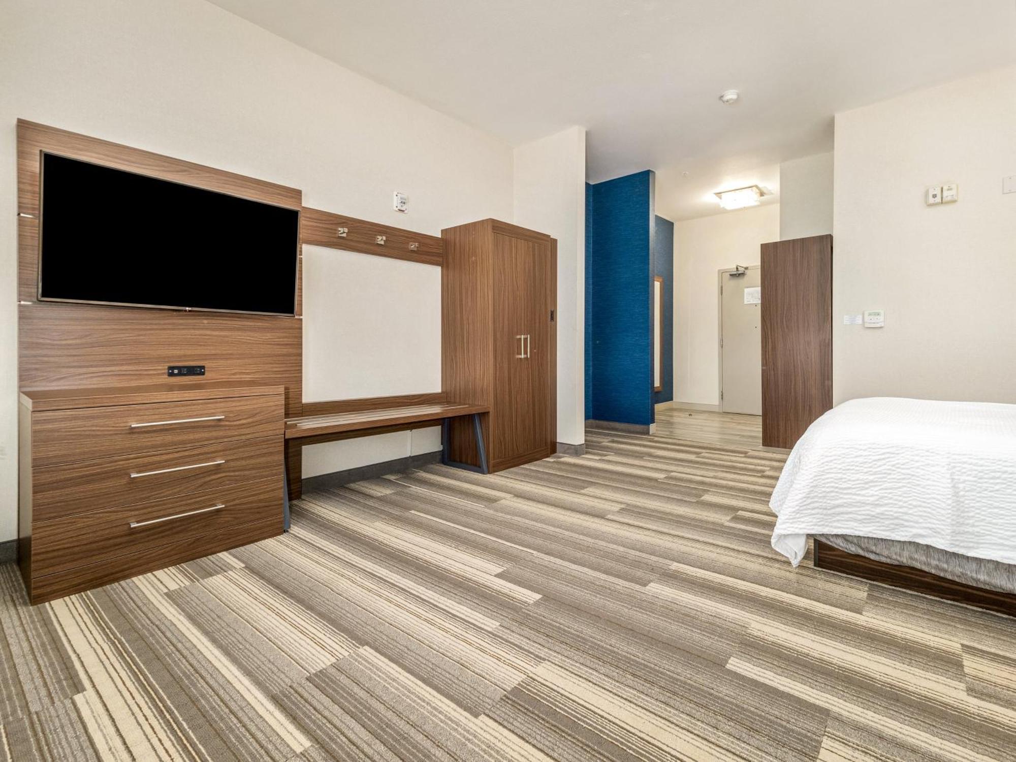 Holiday Inn Express & Suites Medicine Hat By Ihg Экстерьер фото