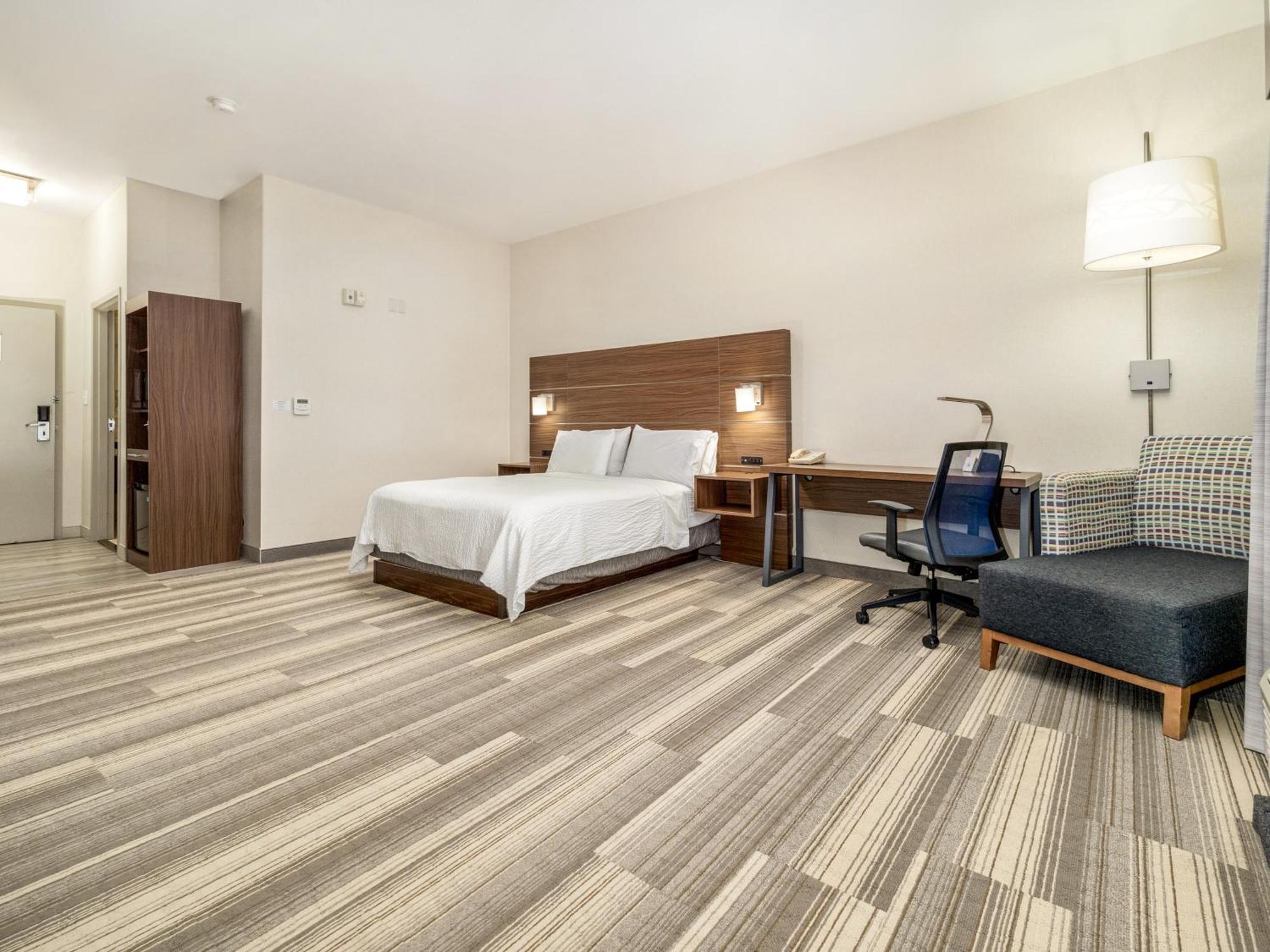 Holiday Inn Express & Suites Medicine Hat By Ihg Экстерьер фото