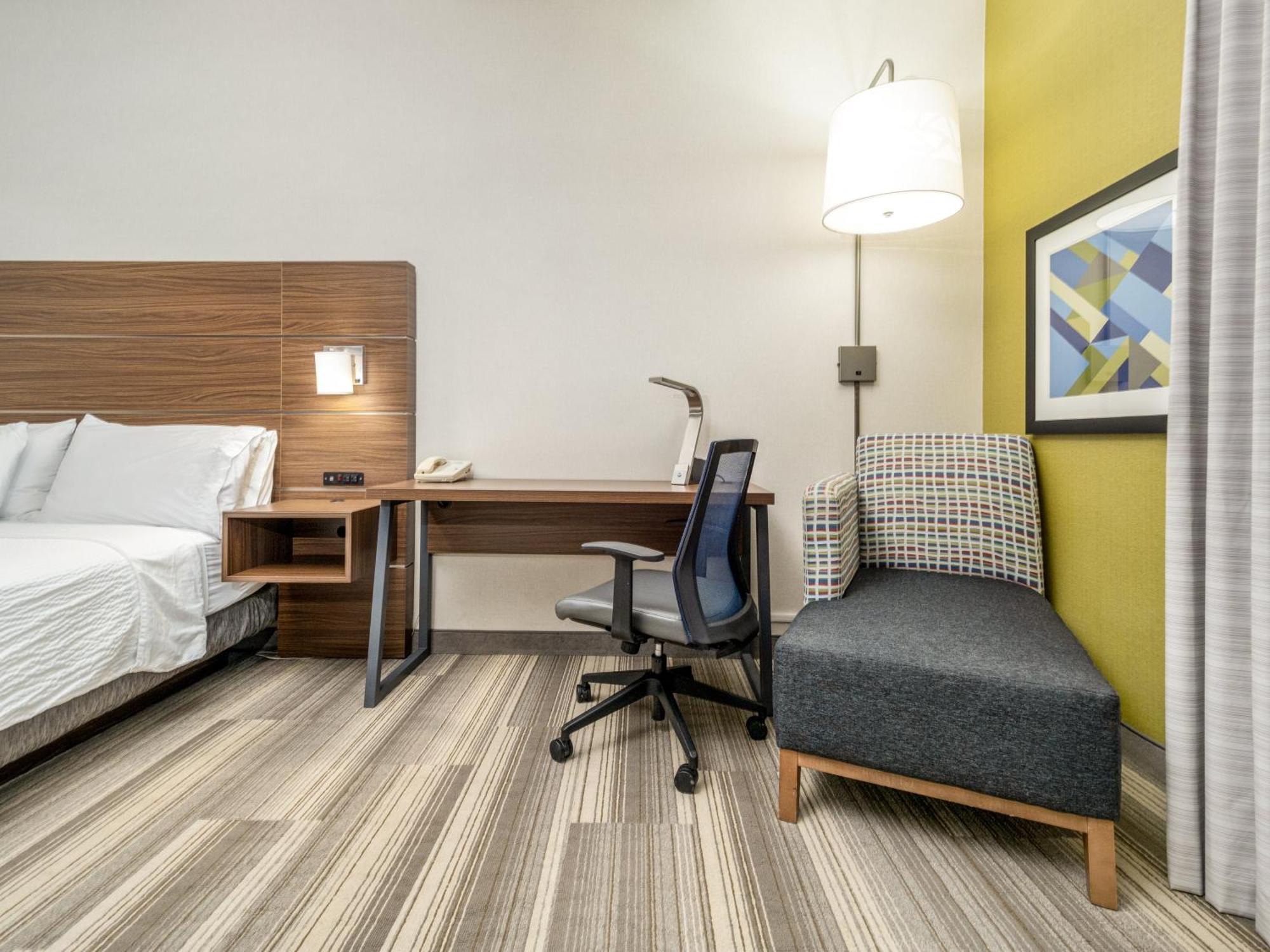 Holiday Inn Express & Suites Medicine Hat By Ihg Экстерьер фото